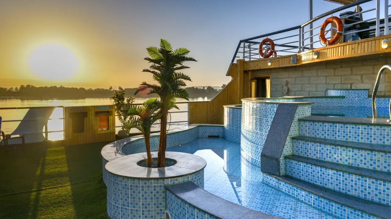 رحلة الباخرة نايل تريجر